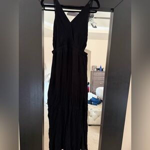 Lulu's Black V-Neck Sleeveless Maxi Dress
